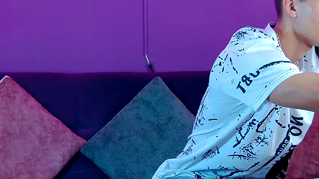 AlessioVitale online show from 11-30-25, 01:37