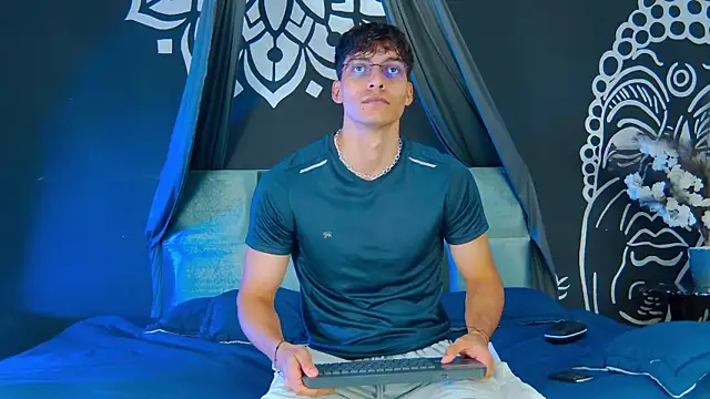 AlessioVitale online show from 12-21-25, 01:29