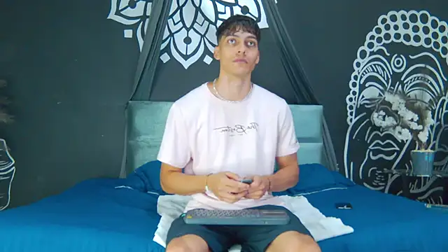 AlessioVitale online show from 01-10-26, 12:18