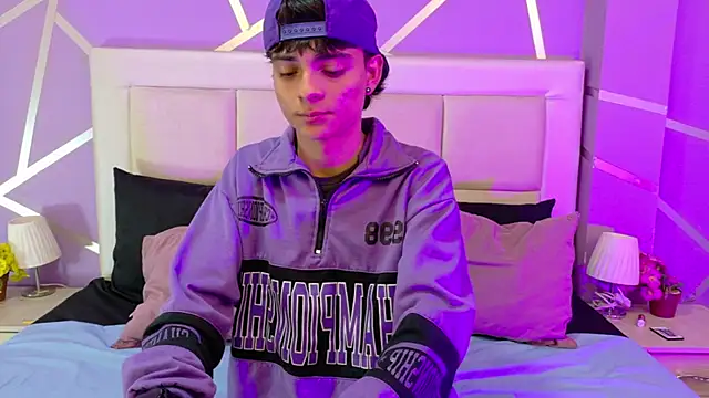 Snapshot of Orion_XXX chatting on 10-31-25, 08:32 Orion XXX online show from 10-31-25, 08:32