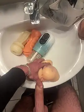 Snapshot of LeBestre chatting on 02-16-26, 11:34 LeBestre online show from 02-16-26, 11:34