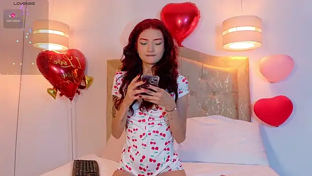 Snapshot of scarlettt_moon chatting on 02-17-26, 08:26 scarlettt moon online show from 02-17-26, 08:26