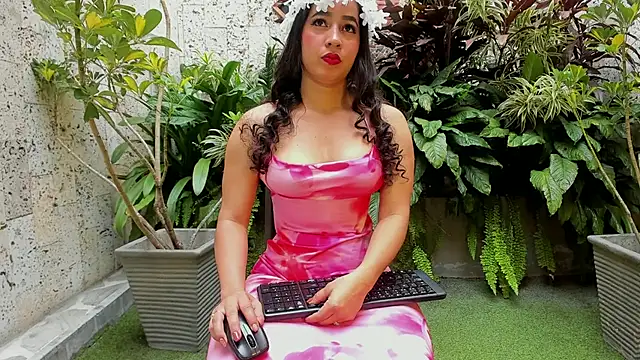 Snapshot of Staarhot chatting on 02-20-26, 12:27 Staarhot online show from 02-20-26, 12:27