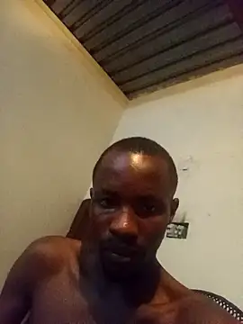 Snapshot of HeleHeleni79568 chatting on 12-15-25, 12:04 HeleHeleni79568 online show from 12-15-25, 12:04