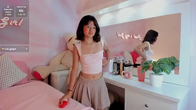 Sophie Smitt online show from 11-25-25, 02:00