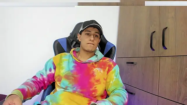 Snapshot of dorman_boy chatting on 12-22-25, 03:36 dorman boy online show from 12-22-25, 03:36