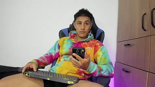 Snapshot of dorman_boy chatting on 01-15-26, 03:55 dorman boy online show from 01-15-26, 03:55