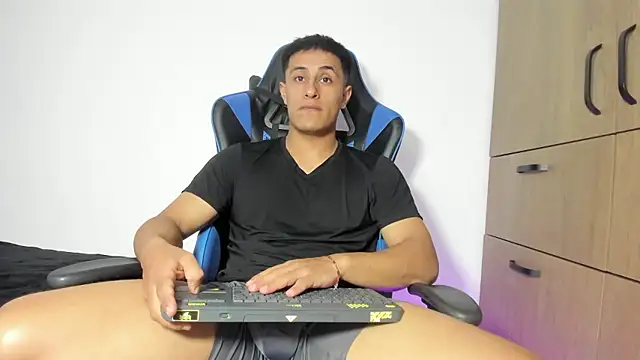 Snapshot of dorman_boy chatting on 01-16-26, 09:41 dorman boy online show from 01-16-26, 09:41