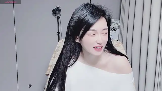 Snapshot of YunShan-33 chatting on 11-29-25, 03:09 YunShan-33 online show from 11-29-25, 03:09