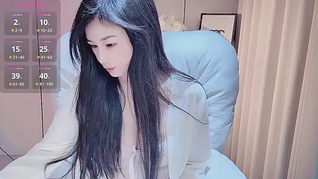 Snapshot of YunShan-33 chatting on 12-17-25, 01:28 YunShan-33 online show from 12-17-25, 01:28