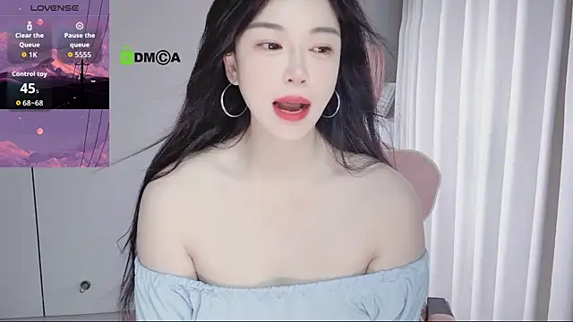 Snapshot of YunShan-33 chatting on 05-15-26, 04:52 YunShan-33 online show from 05-15-26, 04:52