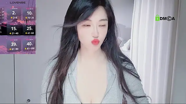 Snapshot of YunShan-33 chatting on 05-20-26, 03:56 YunShan-33 online show from 05-20-26, 03:56