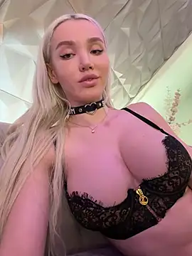 Snapshot of Lana-Grey chatting on 02-25-26, 08:40 Lana-Grey online show from 02-25-26, 08:40