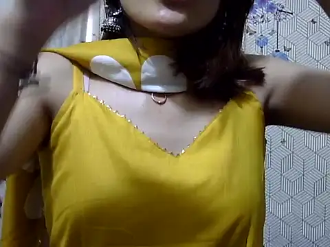 Snapshot of maira_33 chatting on 02-08-26, 07:56 maira 33 online show from 02-08-26, 07:56