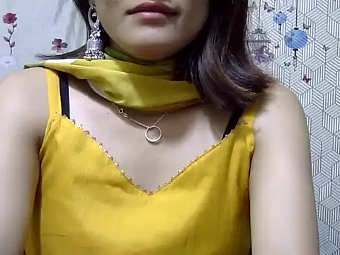 Snapshot of maira_33 chatting on 02-08-26, 08:12 maira 33 online show from 02-08-26, 08:12