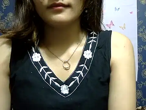 Snapshot of maira_33 chatting on 02-25-26, 01:15 maira 33 online show from 02-25-26, 01:15