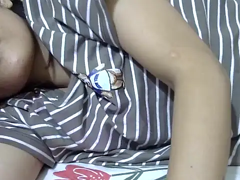 Snapshot of maira_33 chatting on 03-05-26, 04:25 maira 33 online show from 03-05-26, 04:25