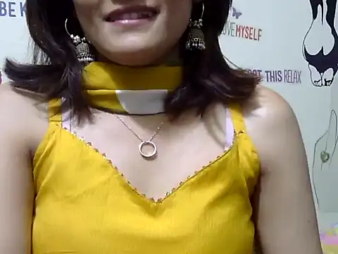 Snapshot of maira_33 chatting on 03-08-26, 04:22 maira 33 online show from 03-08-26, 04:22