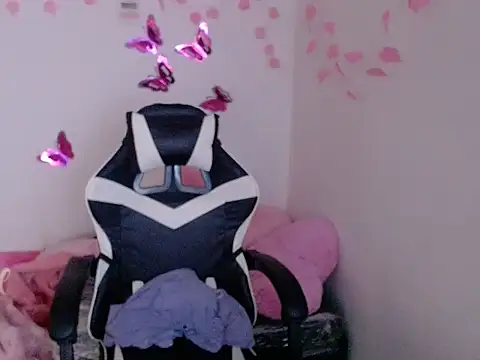 Snapshot of Samanta_777 chatting on 11-17-25, 10:15 Samanta 777 online show from 11-17-25, 10:15