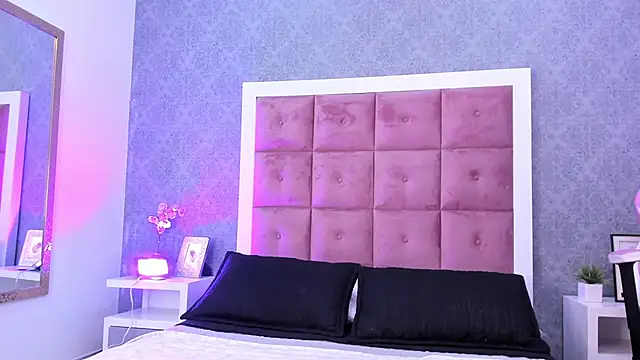 ailenaranda online show from 11-11-25, 01:11