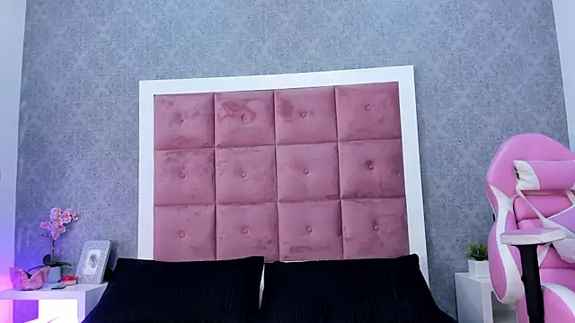 ailenaranda online show from 11-22-25, 12:15