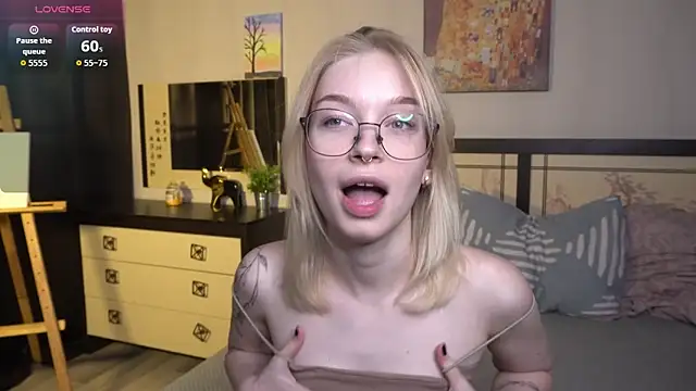 Snapshot of ShanelTunon chatting on 11-05-25, 07:14 ShanelTunon online show from 11-05-25, 07:14