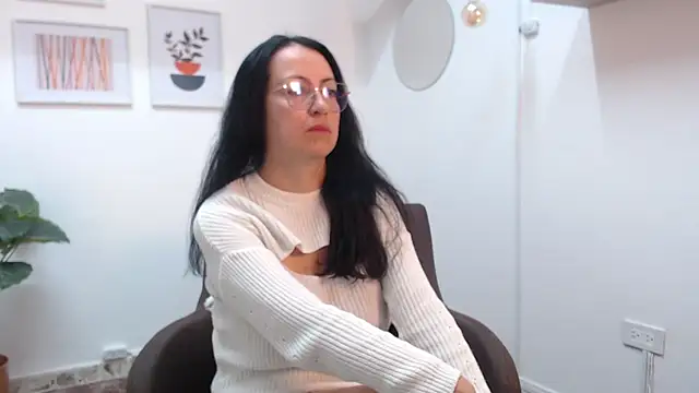 Snapshot of Lauryn_Jones chatting on 11-19-25, 02:39 Lauryn Jones online show from 11-19-25, 02:39