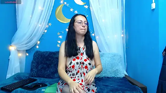 Snapshot of Lauryn_Jones chatting on 11-25-25, 02:06 Lauryn Jones online show from 11-25-25, 02:06