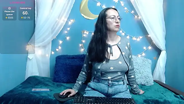 Snapshot of Lauryn_Jones chatting on 01-09-26, 04:43 Lauryn Jones online show from 01-09-26, 04:43