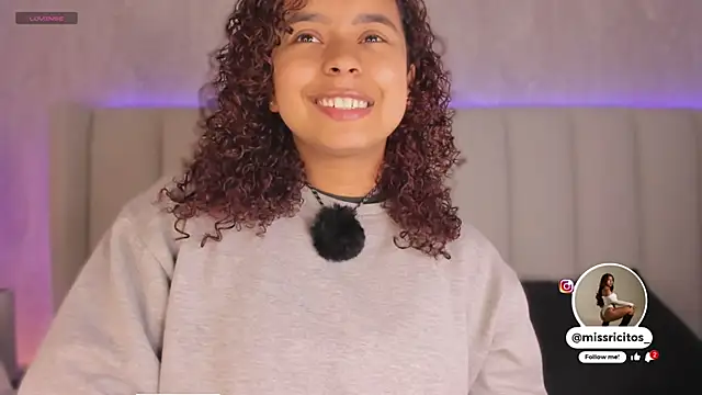 LaraCurls online show from 11-21-25, 11:53