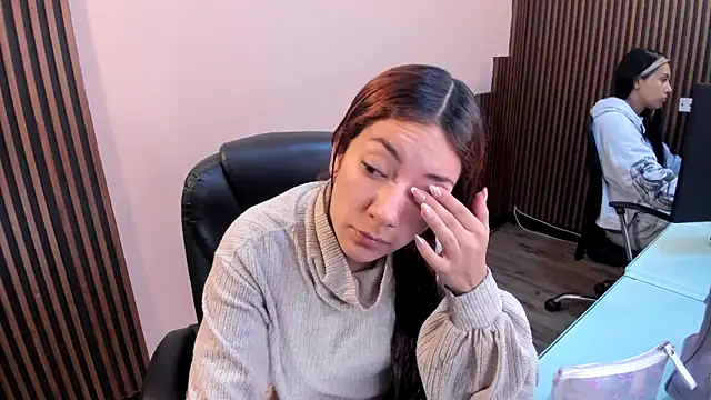 Snapshot of desk_desire chatting on 12-18-25, 11:27 desk desire online show from 12-18-25, 11:27