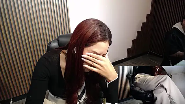 Snapshot of desk_desire chatting on 01-16-26, 12:20 desk desire online show from 01-16-26, 12:20