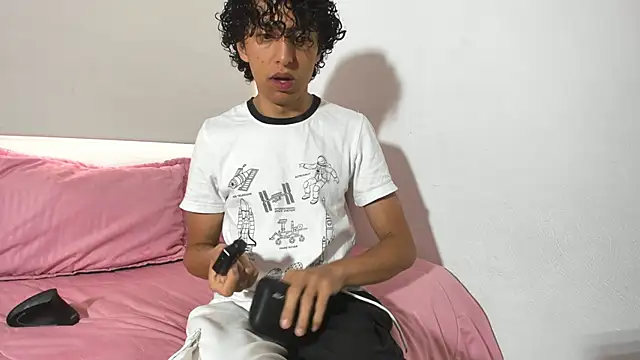 Snapshot of saint_dark chatting on 12-01-25, 01:16 saint dark online show from 12-01-25, 01:16