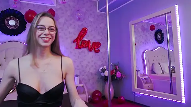 Snapshot of GracieCute chatting on 02-18-25, 04:15 GracieCute online show from 02-18-25, 04:15