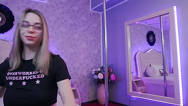 Snapshot of GracieCute chatting on 03-03-25, 04:14 GracieCute online show from 03-03-25, 04:14