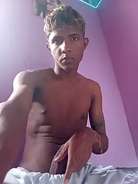 Snapshot of Mack_tom chatting on 12-17-25, 03:07 Mack tom online show from 12-17-25, 03:07