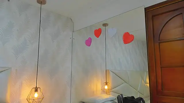 laurettedela rouse online show from 11-20-25, 10:37