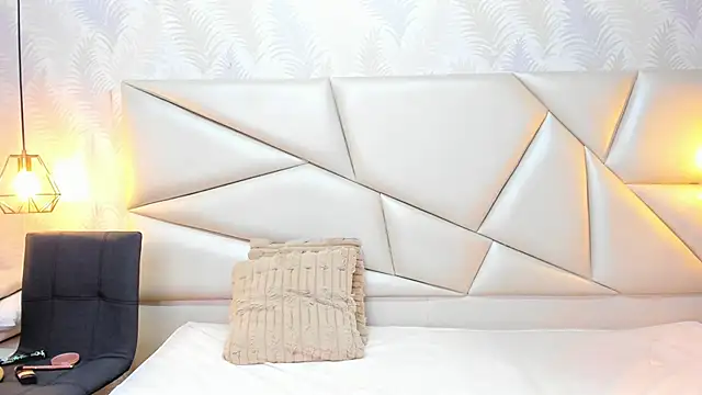 laurettedela rouse online show from 11-26-25, 11:22