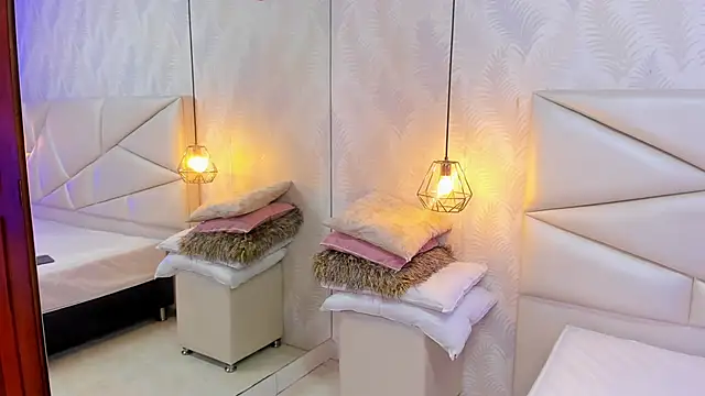 laurettedela rouse online show from 12-14-25, 09:58