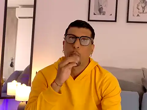 Snapshot of zac-bennett chatting on 11-09-25, 08:29 zac-bennett online show from 11-09-25, 08:29