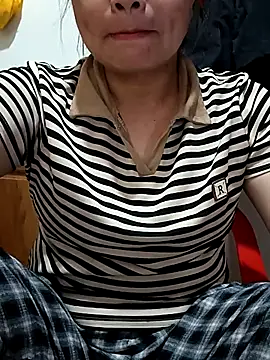 Snapshot of momo-ba chatting on 11-01-25, 09:44 momo-ba online show from 11-01-25, 09:44