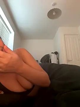 Snapshot of Bethrae25 chatting on 11-20-25, 03:12 Bethrae25 online show from 11-20-25, 03:12