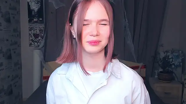 Snapshot of BlairAmmon chatting on 11-18-25, 08:19 BlairAmmon online show from 11-18-25, 08:19