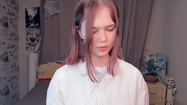 Snapshot of BlairAmmon chatting on 11-19-25, 08:14 BlairAmmon online show from 11-19-25, 08:14