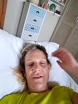 Snapshot of LittleSexyT chatting on 11-11-25, 10:48 LittleSexyT online show from 11-11-25, 10:48