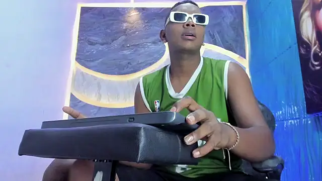 the hot boy0 online show from 11-06-25, 12:28