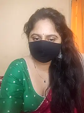 Snapshot of mouni499 chatting on 06-23-26, 04:10 mouni499 online show from 06-23-26, 04:10