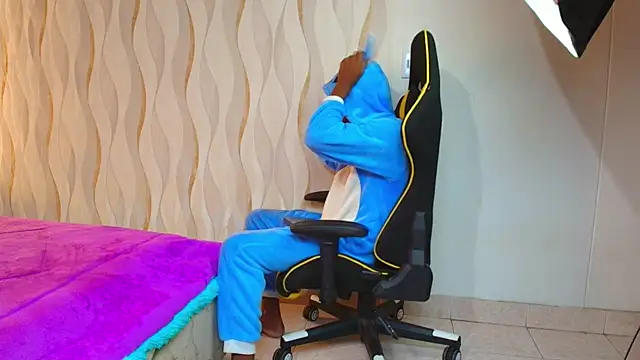 Snapshot of Boy_savoy chatting on 11-10-25, 07:24 Boy savoy online show from 11-10-25, 07:24