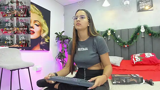 Snapshot of kendra_london chatting on 12-03-25, 11:30 kendra london online show from 12-03-25, 11:30