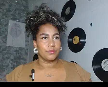 Snapshot of Ambar_foxy chatting on 11-15-25, 08:05 Ambar foxy online show from 11-15-25, 08:05